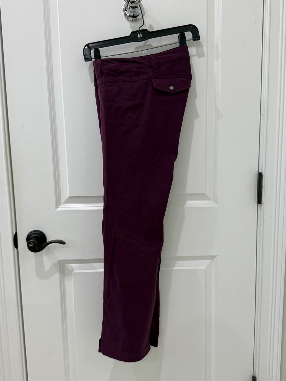 Women’s Athleta Low Rise Stretch Cargo Pants in Deep Plum Size 2